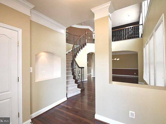 3rd image of 5687 Tower Hill Cir