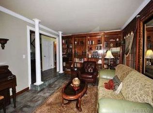 3 Parlar Ct, Miller Place, NY 11764