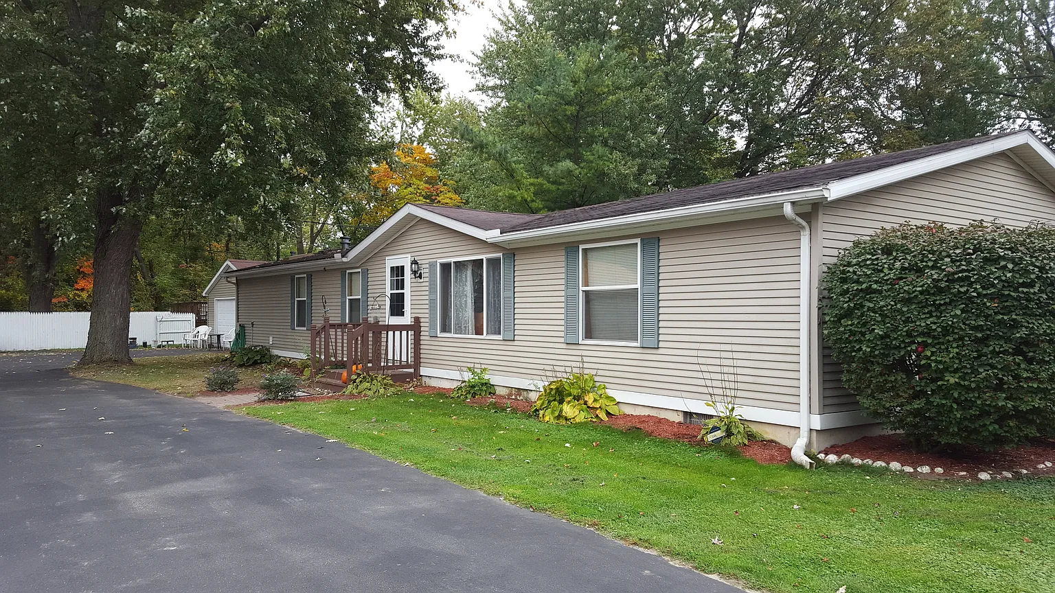 24 Connelsville Ave photo 1