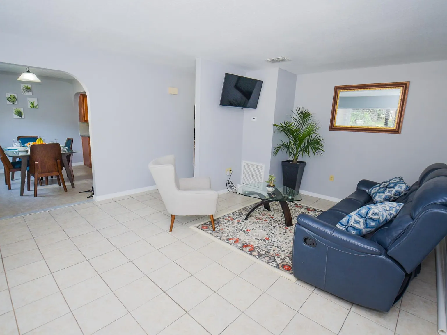 2 bed, 1080 sqft, $1,275 — Photo 1