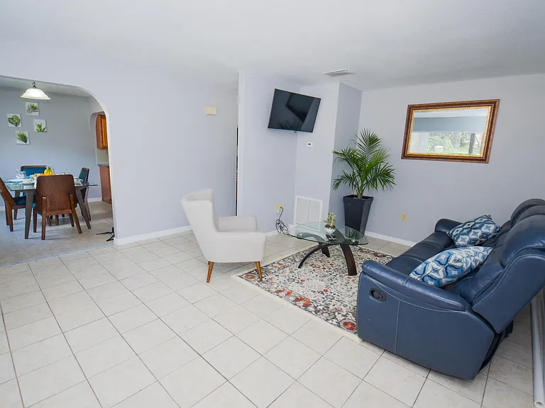 913 Sumter St #102 — Photo 1