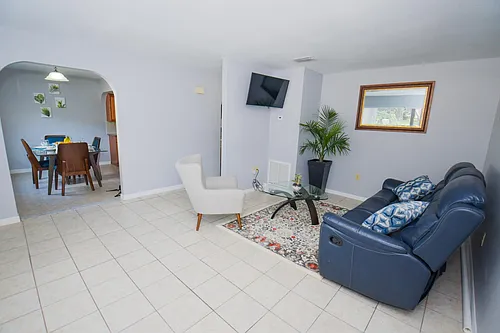 913 Sumter St #102 Photo 1