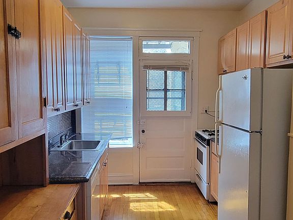 3rd image of 1221 W Waveland Ave APT 3