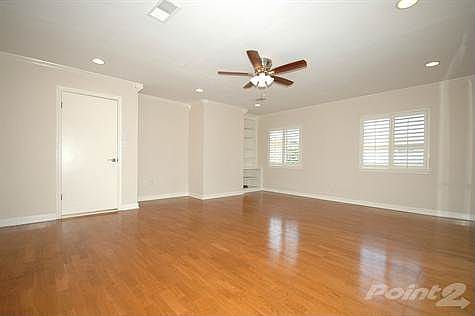 2ND LIVING AREA ANGLE 2