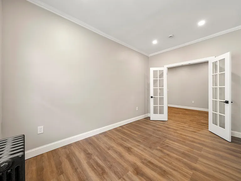 219 Mallory Ave #2 — Photo 6