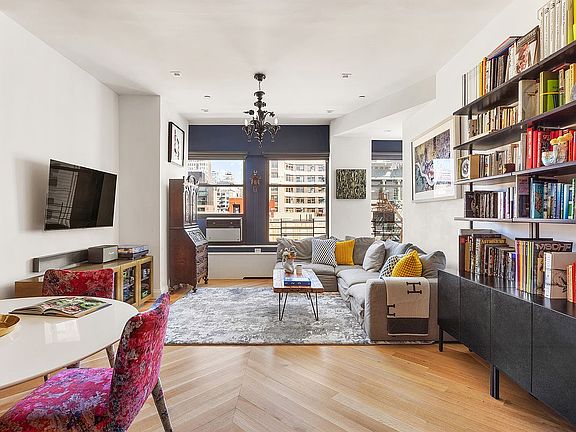 3rd image of 240 W 23rd St #Ph7b