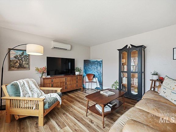 3rd image of 508 E Washington Ave