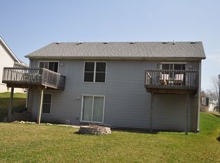 5344 Hillandale Rd, Davenport, IA 52806