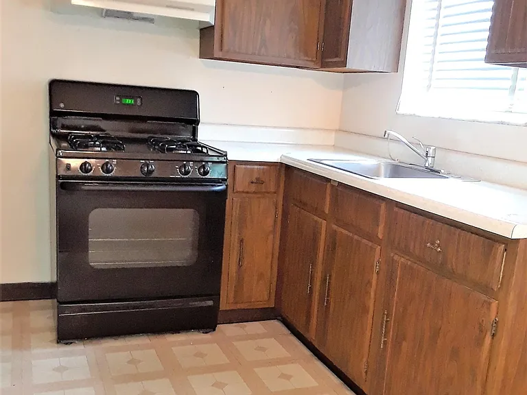 Large kitchen with range and 18cf refrigerator