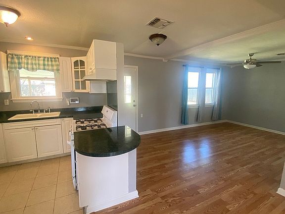 2nd image of 107 Apricot St