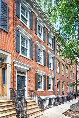 Sold by Compass | media 1