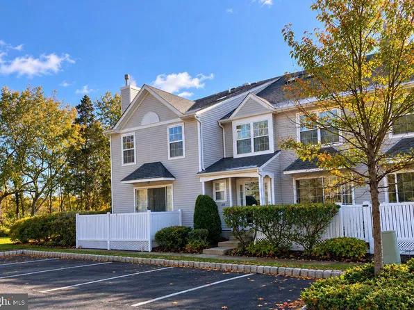 103 Eagle Ct #103, Jamison, PA 18929