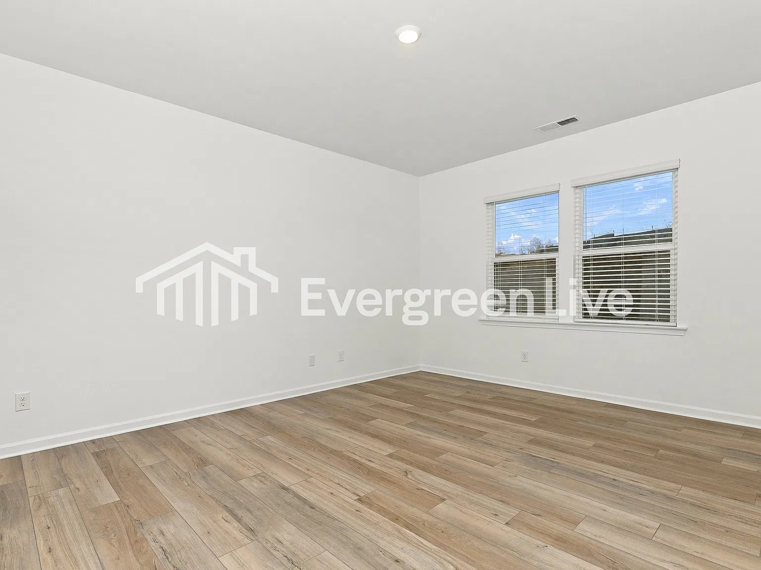 3 bed, 2.5 bath, 1507 sqft, $1,990 — Photo 3