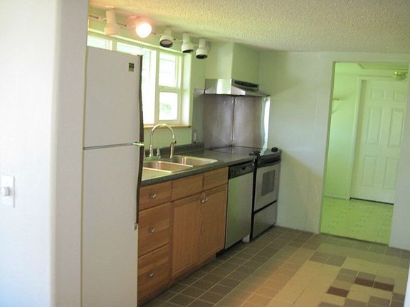 5th image of 1030 Rayonier Ave