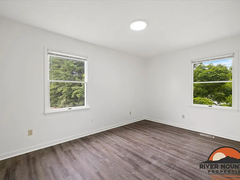 1485 Sandy Cir — Photo 16