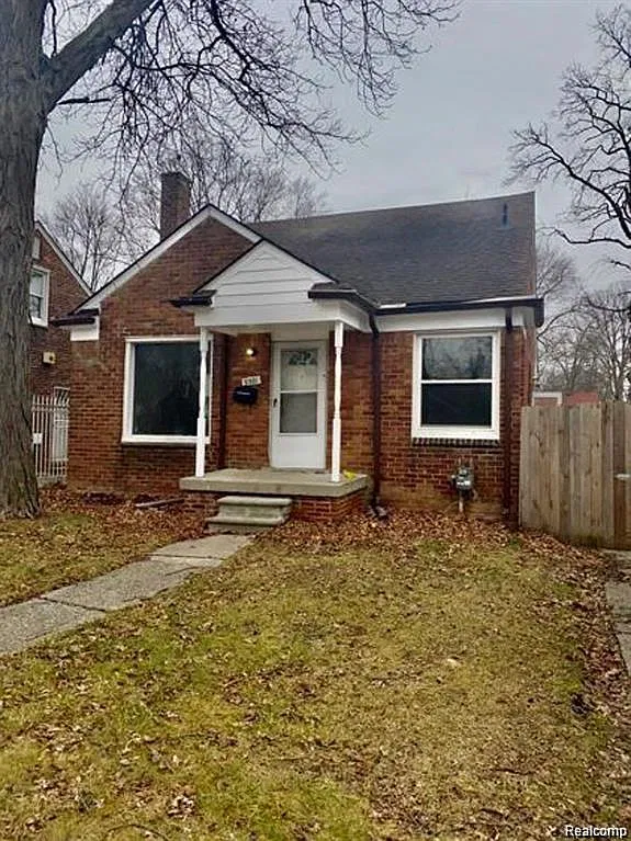 3 bed, 1.0 bath, 1100 sqft, $1,100 — Photo 1