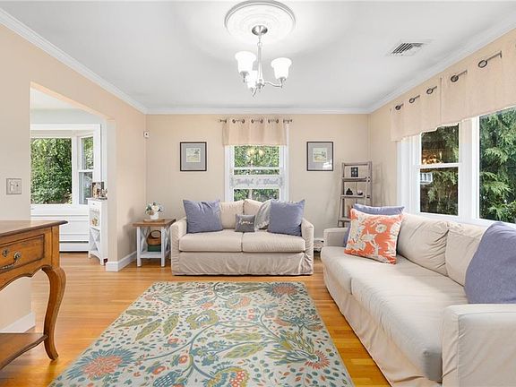 3rd image of 25 Rosewood Dr