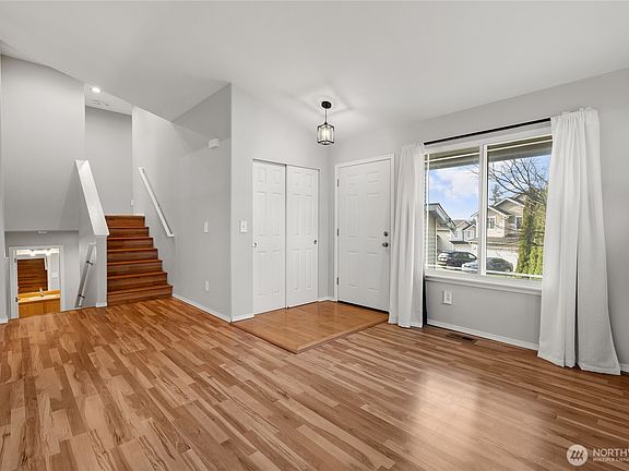 4th image of 12827 14th Avenue W