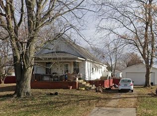1408 N 19th St, Mattoon, IL 61938