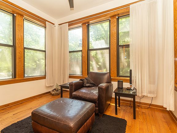 5th image of 906 W Ainslie St APT 2E