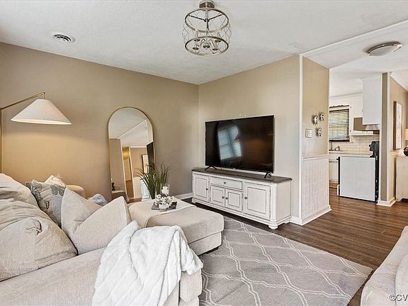 5th image of 414 Pinoak Dr