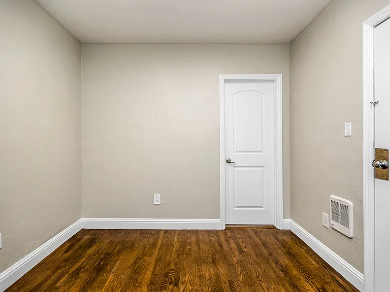 2385 Folsom — Photo 25