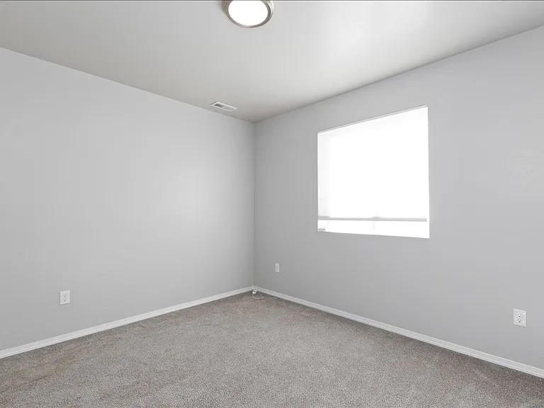 2044 Kodiak St — Photo 37