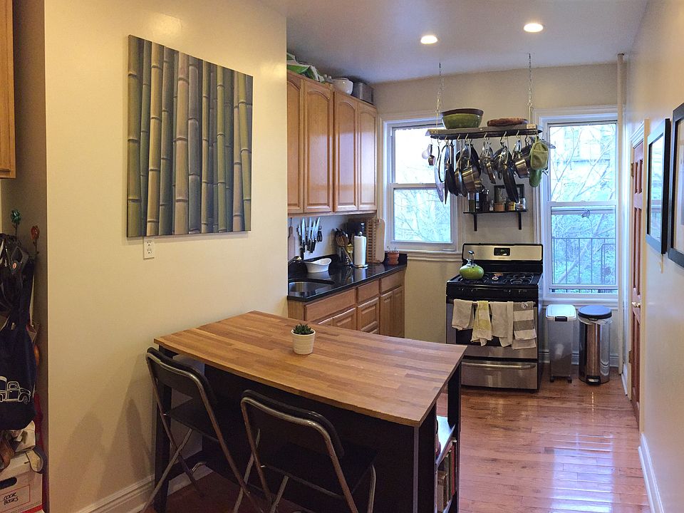 2nd image of 183 Eagle St APT 2R
