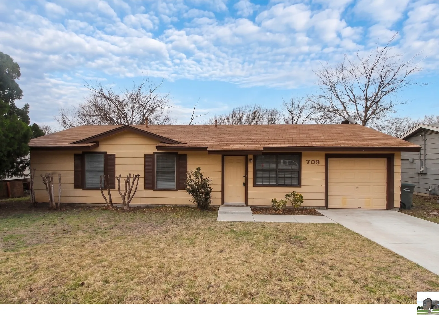 3 bed, 1.5 bath, 1040 sqft, $1,000 — Photo 1