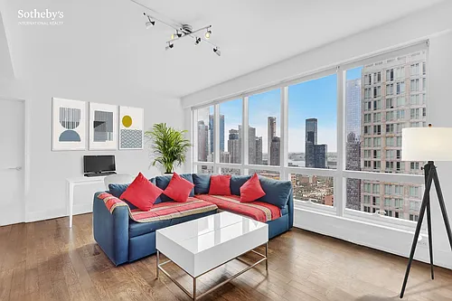 350 W 42nd St Photo 1