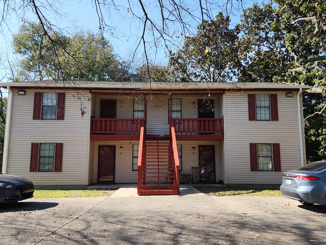 2 bed, 1.0 bath, $785 — Photo 1