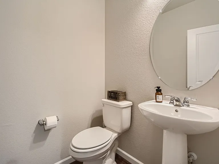 11703 Niagara St — Photo 9