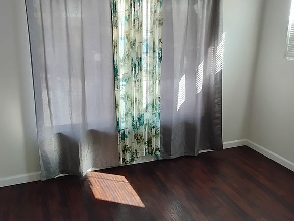 2nd image of 4916 Druid St