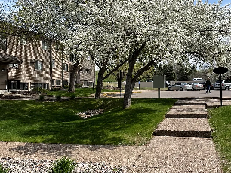 Shadow Green Apartments — Photo 12