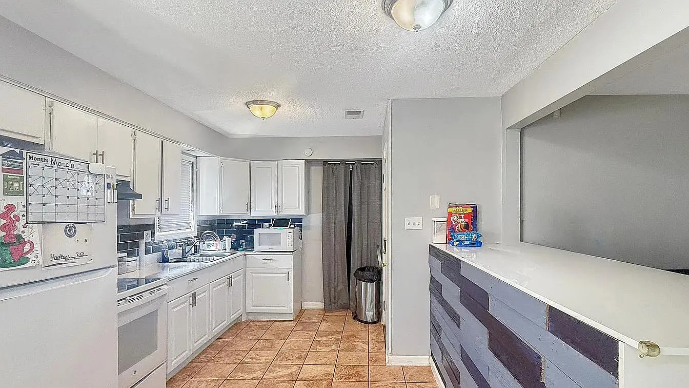 931 W Raines Rd — Photo 4