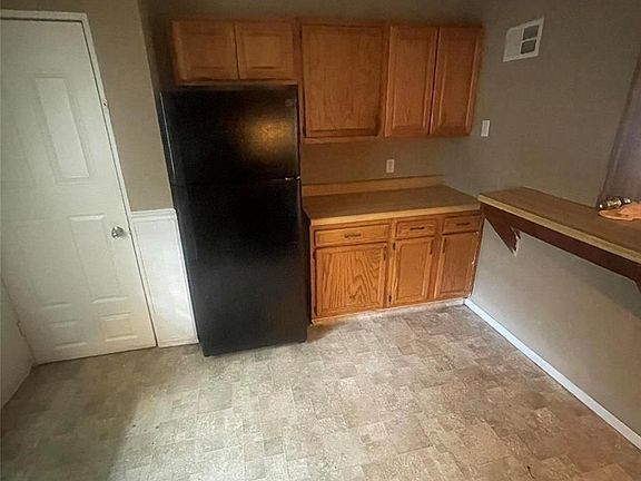 4th image of 10521 Duke Dr