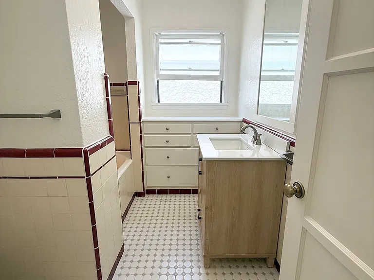 15 Loma Ave #17 — Photo 9