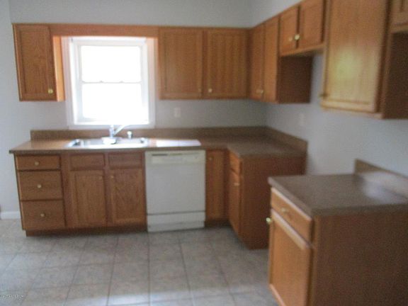 3rd image of 7806 Carnation Dr