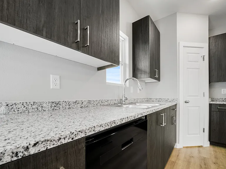 655 E Forest St — Photo 27