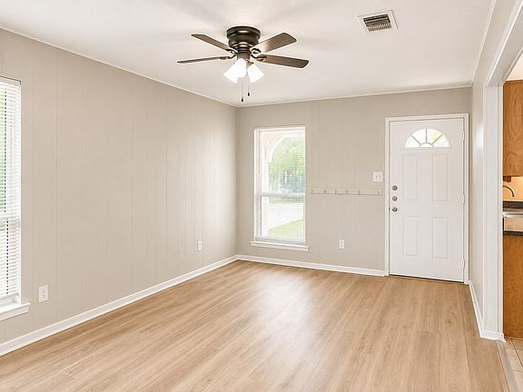 4th image of 8136 Richard St