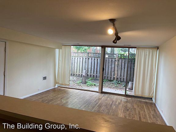 3rd image of 2011 N Larrabee St #10223891