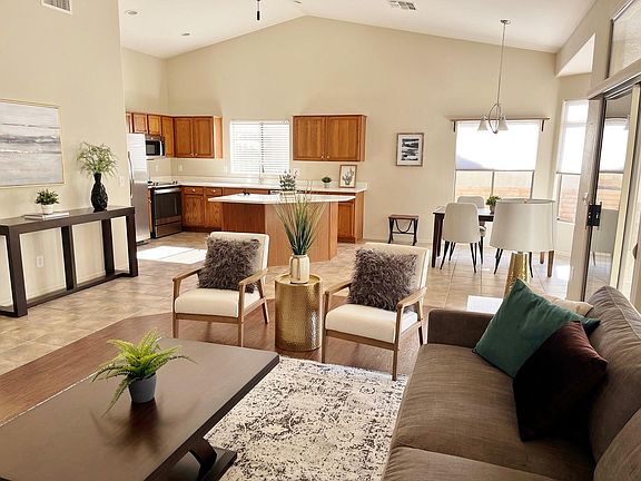 4th image of 2208 E Desert Squirrel Ct