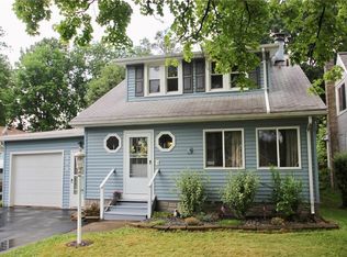 944 Whitlock Rd, Rochester, NY 14609
