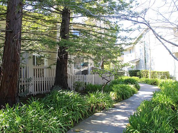 5th image of 29 Lyonridge Ln