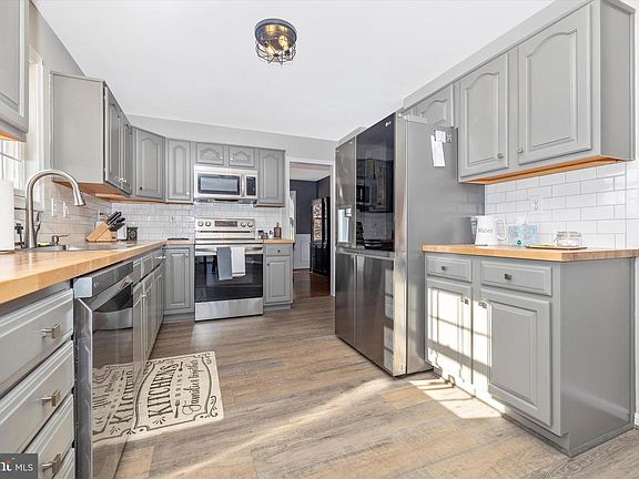 3rd image of 5 Mantle Ct