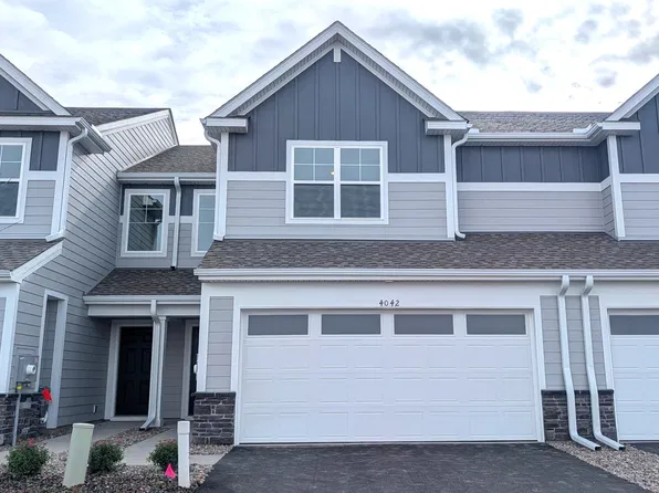 4042 Hayward Ave N, Oakdale, MN 55128