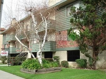 1st image of 6222 Woodman Ave