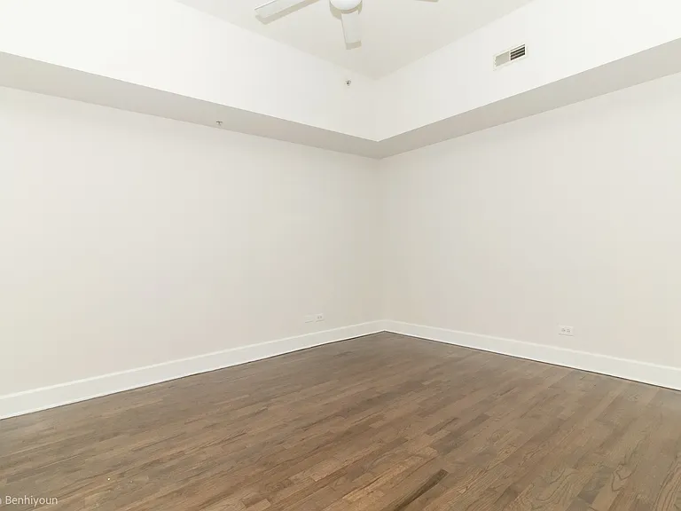 165 N Canal St #911 — Photo 18