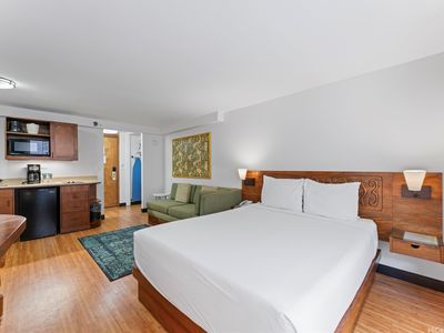 2425 Kuhio Ave #303, Honolulu, HI, 96815