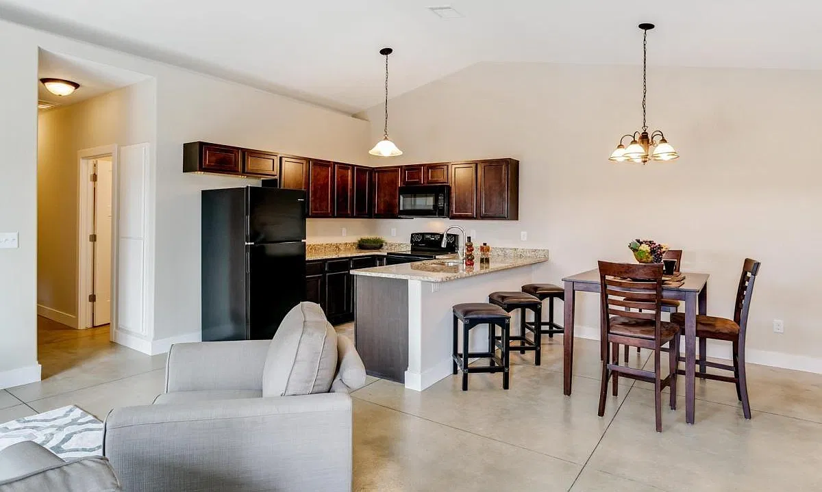 3 bed, 1115 sqft, $1,595 — Photo 3